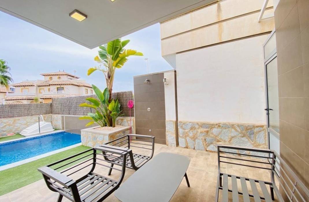 Resale - Villa - Orihuela Costa - Montezenia