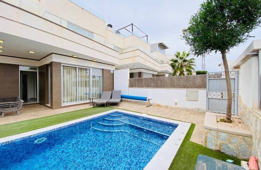 Resale - Villa - Orihuela Costa - Montezenia