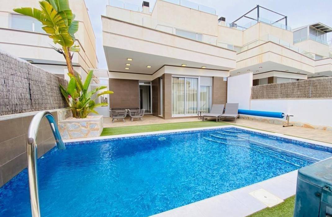 Resale - Villa - Orihuela Costa - Montezenia