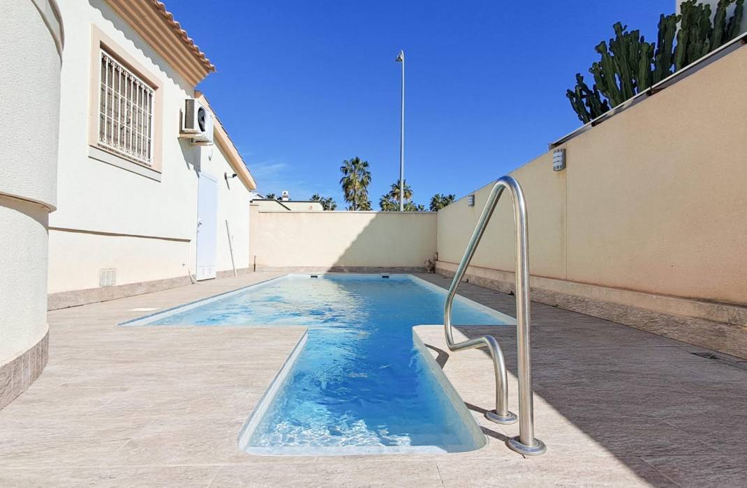 Resale - Villa - Orihuela Costa - Playa Flamenca Norte