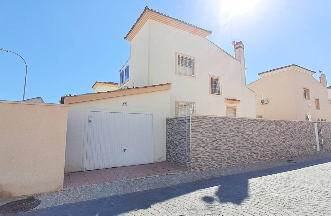 Resale - Villa - Orihuela Costa - Playa Flamenca Norte