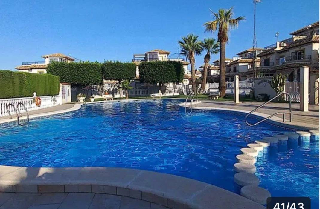 Resale - Villa - Orihuela Costa - Playa Flamenca