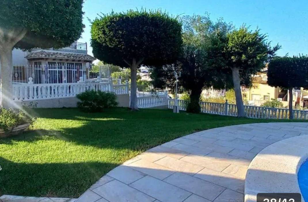 Resale - Villa - Orihuela Costa - Playa Flamenca