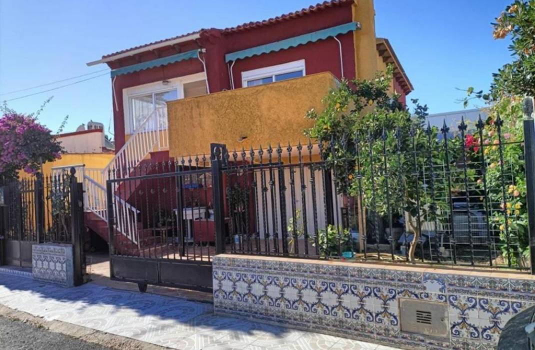 Resale - Villa - Orihuela Costa - Punta Prima