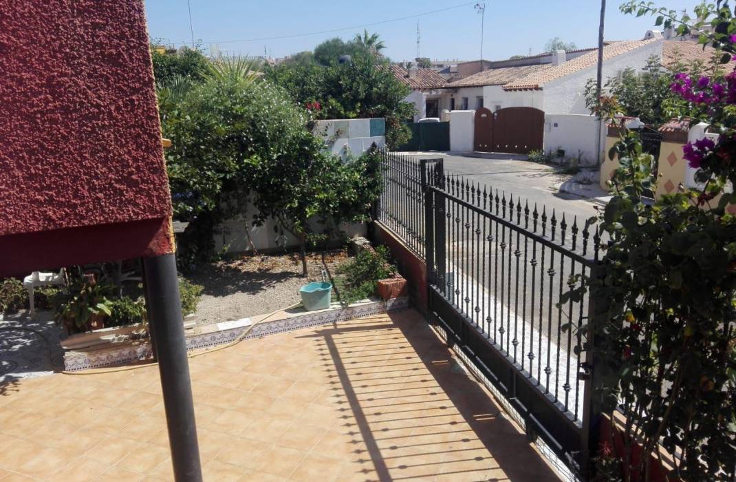 Resale - Villa - Orihuela Costa - Punta Prima