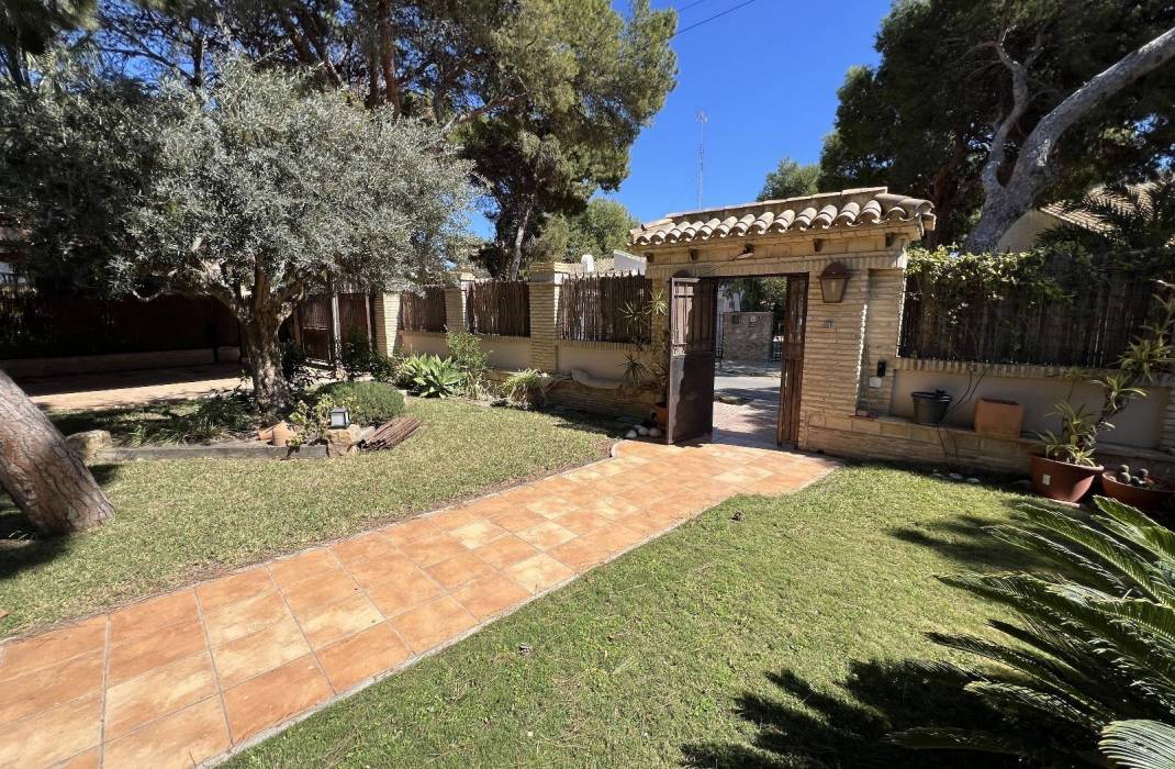 Resale - Villa - Orihuela Costa - Punta Prima