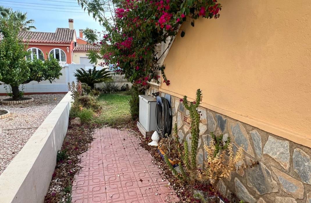 Resale - Villa - Orihuela Costa - Punta Prima