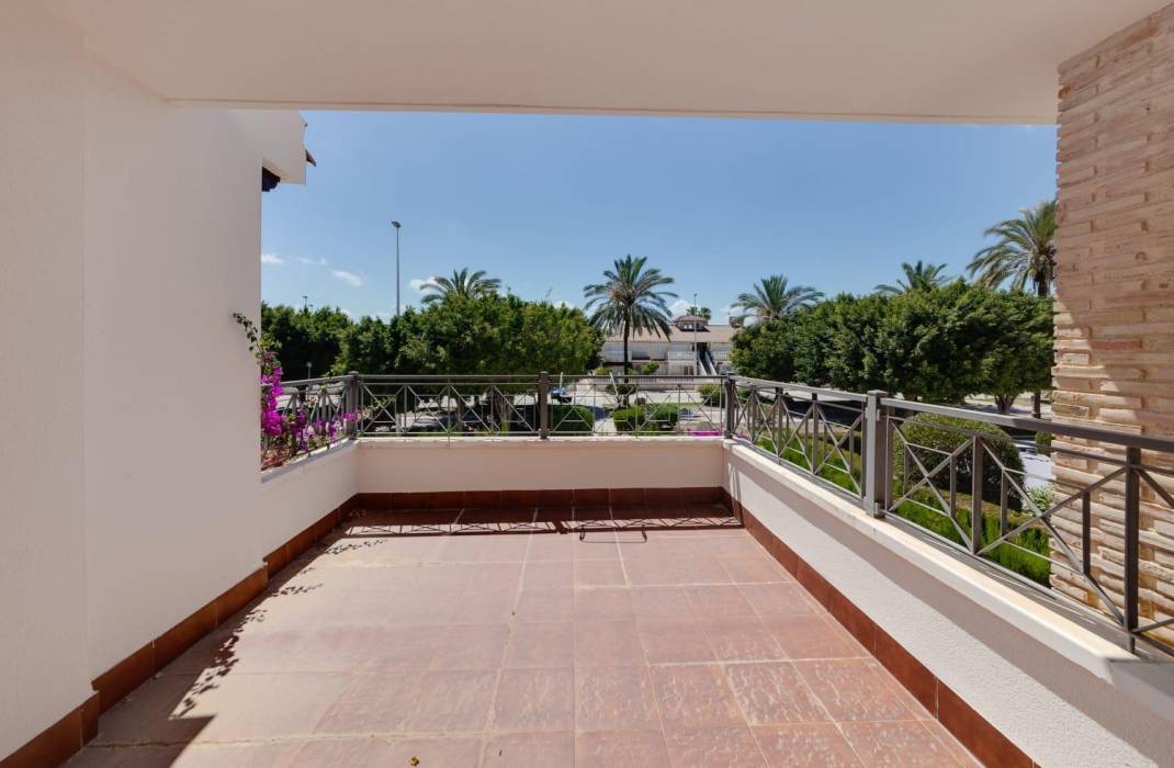 Resale - Villa - Orihuela Costa - Punta Prima