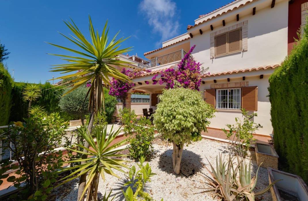 Resale - Villa - Orihuela Costa - Punta Prima