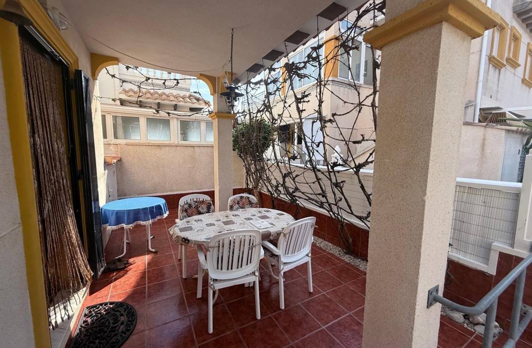 Resale - Villa - Orihuela Costa - Punta Prima