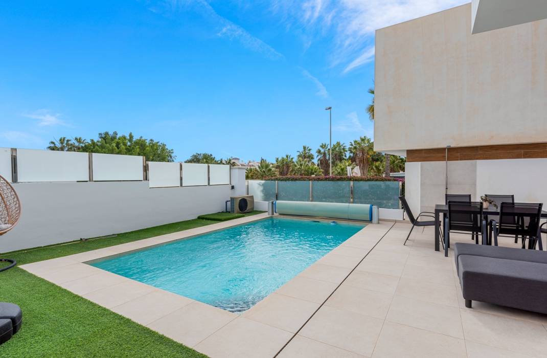 Resale - Villa - Orihuela Costa - Villamartín