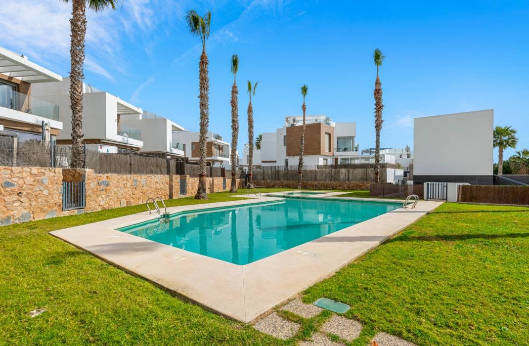 Resale - Villa - Orihuela Costa - Villamartín