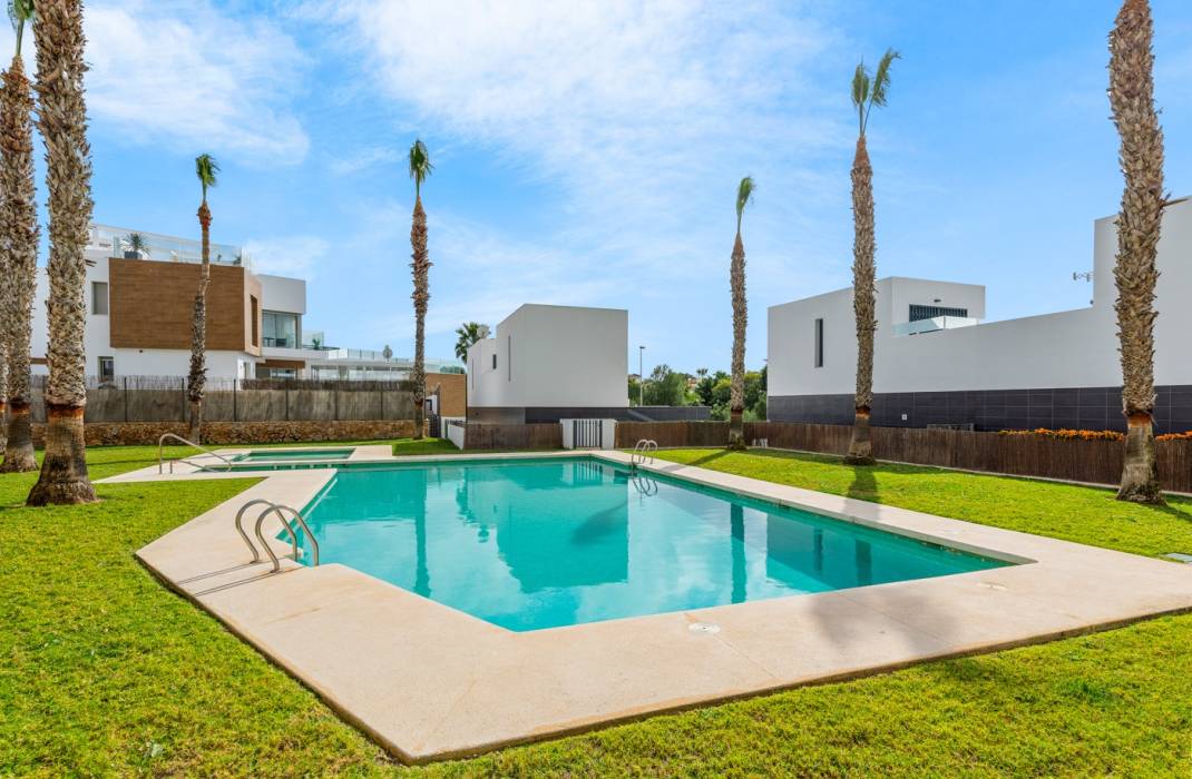 Resale - Villa - Orihuela Costa - Villamartín