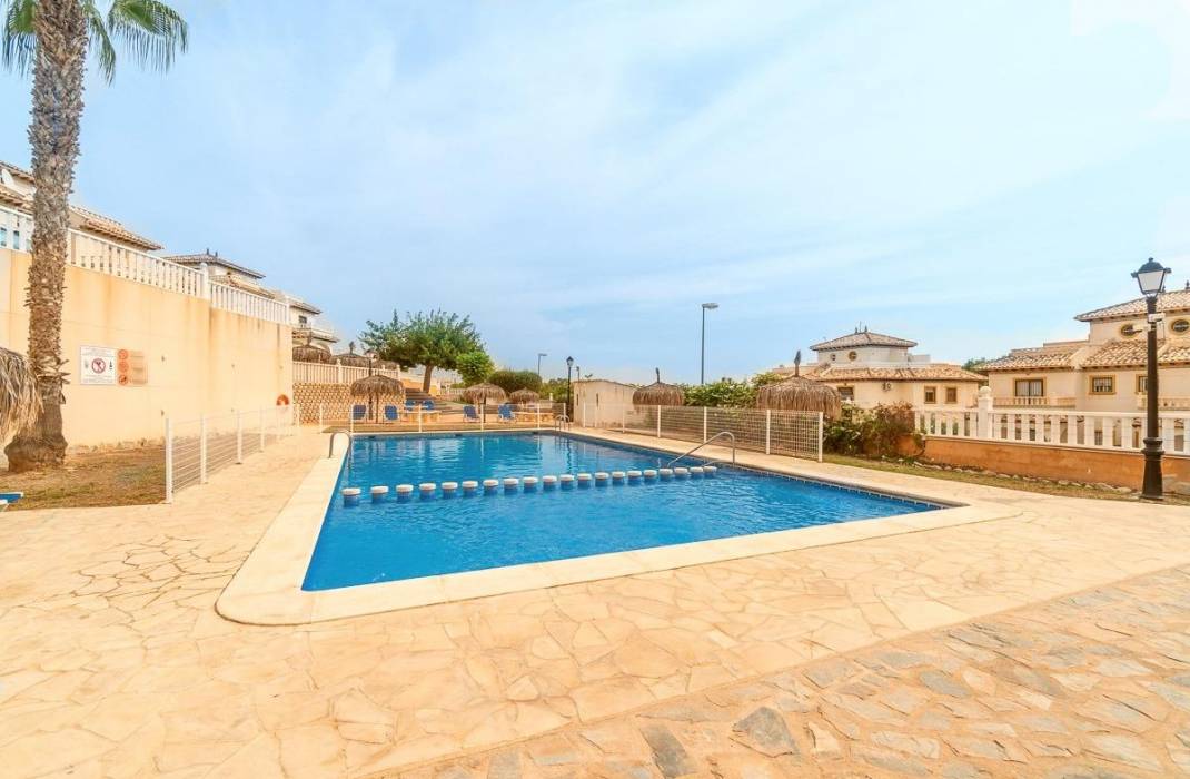 Resale - Villa - Orihuela Costa