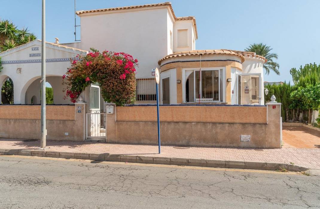 Resale - Villa - Orihuela Costa