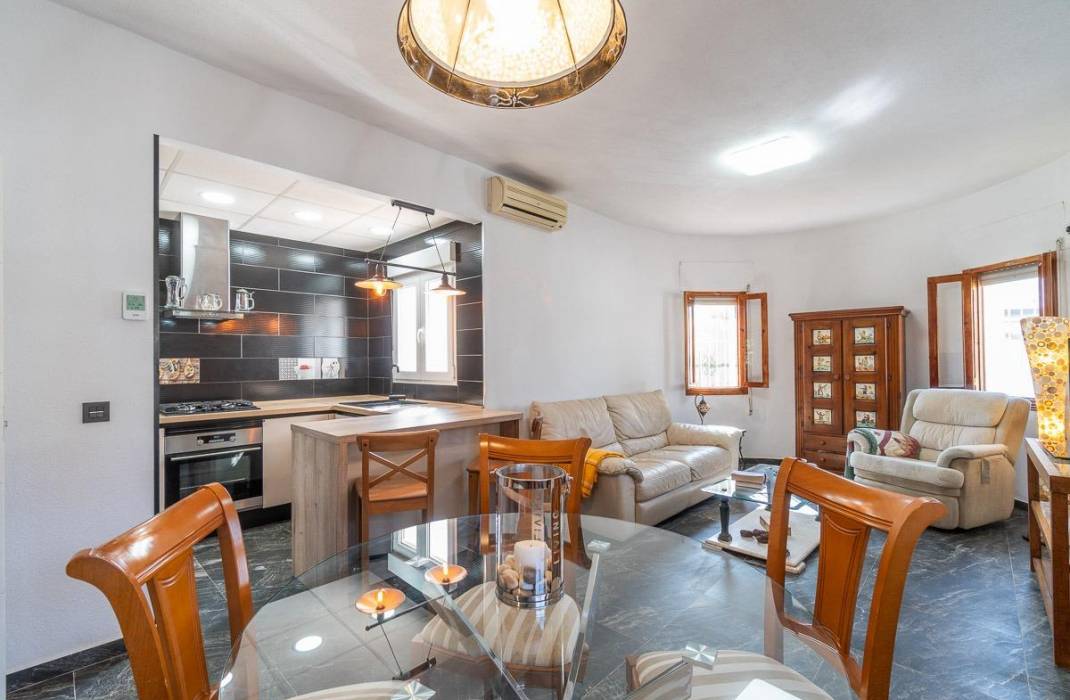 Resale - Villa - Orihuela Costa