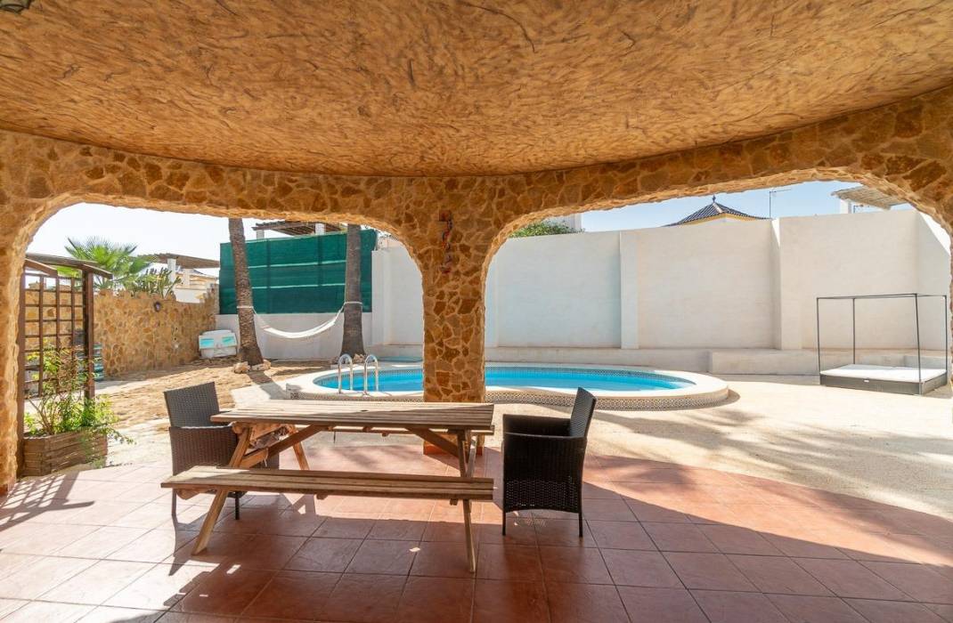 Resale - Villa - Orihuela Costa