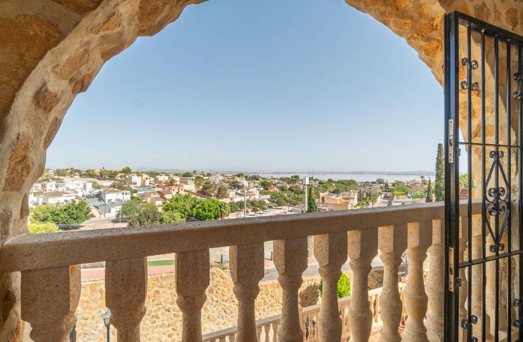 Resale - Villa - Orihuela Costa