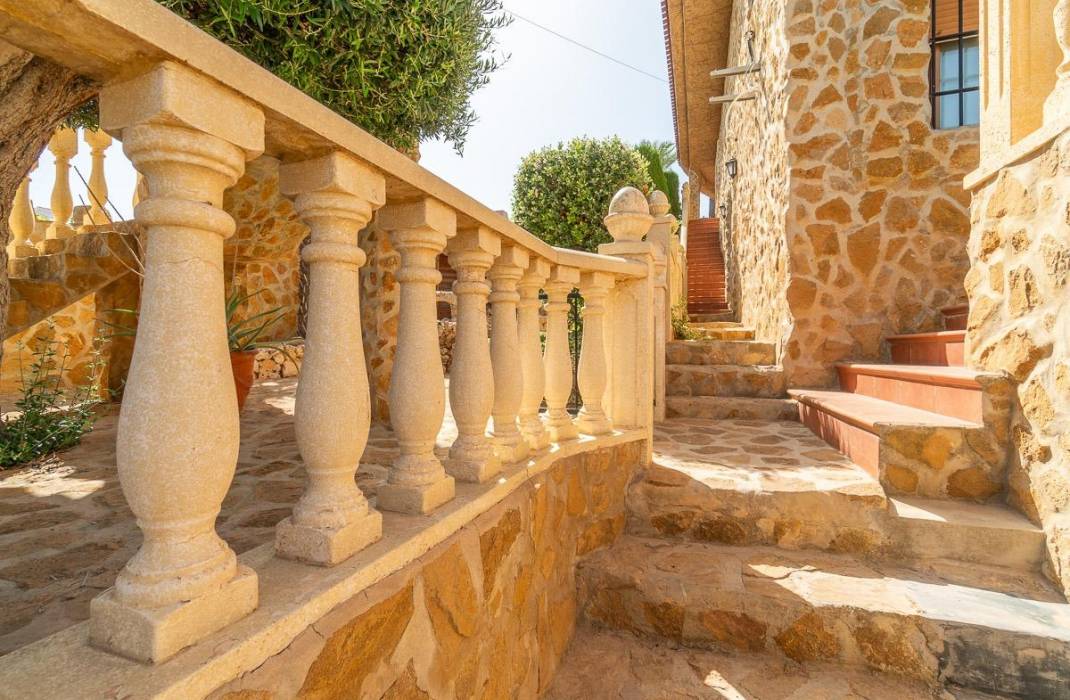 Resale - Villa - Orihuela Costa