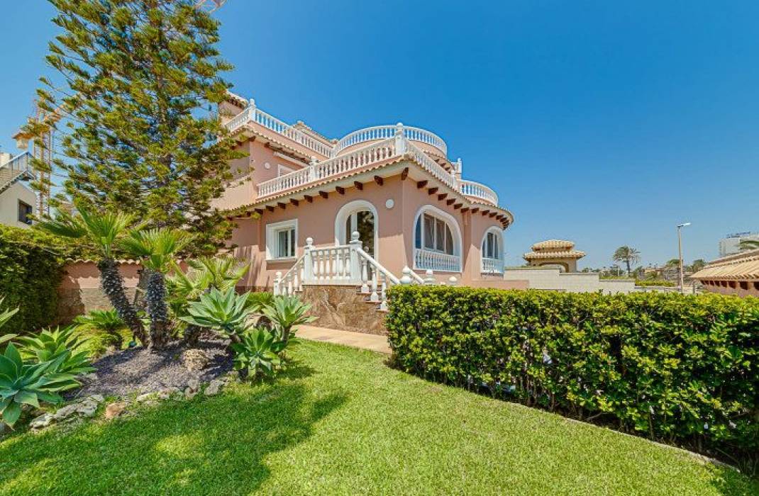 Resale - Villa - Orihuela Costa