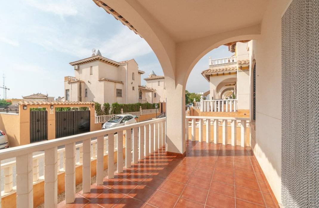 Resale - Villa - Orihuela Costa