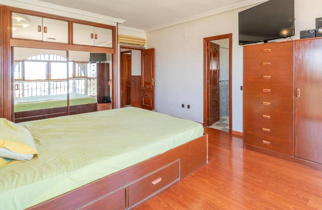 Resale - Villa - Orihuela Costa