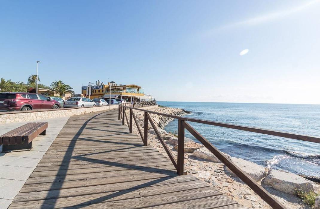 Resale - Villa - Orihuela Costa