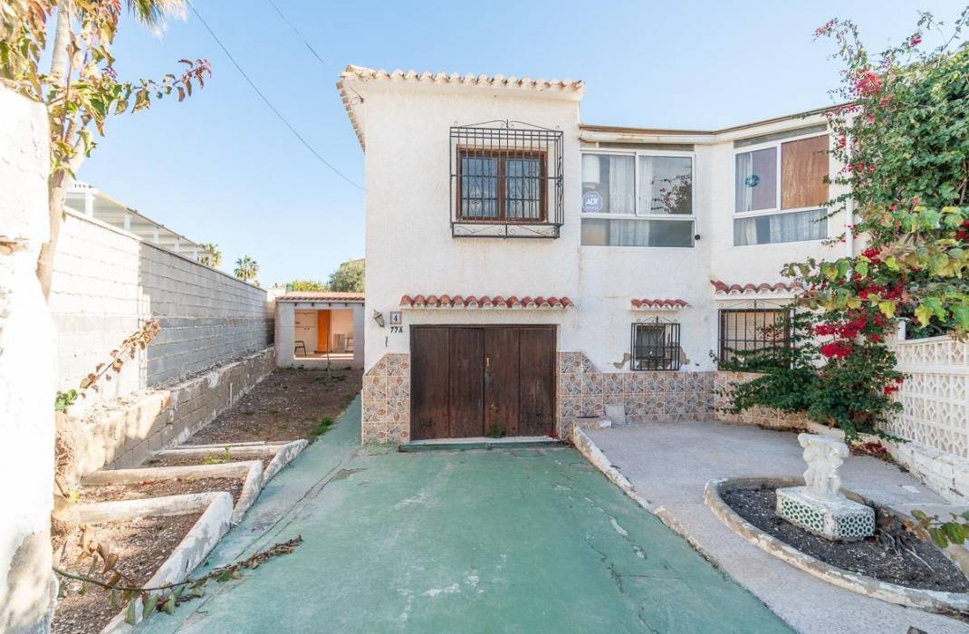 Resale - Villa - Orihuela Costa