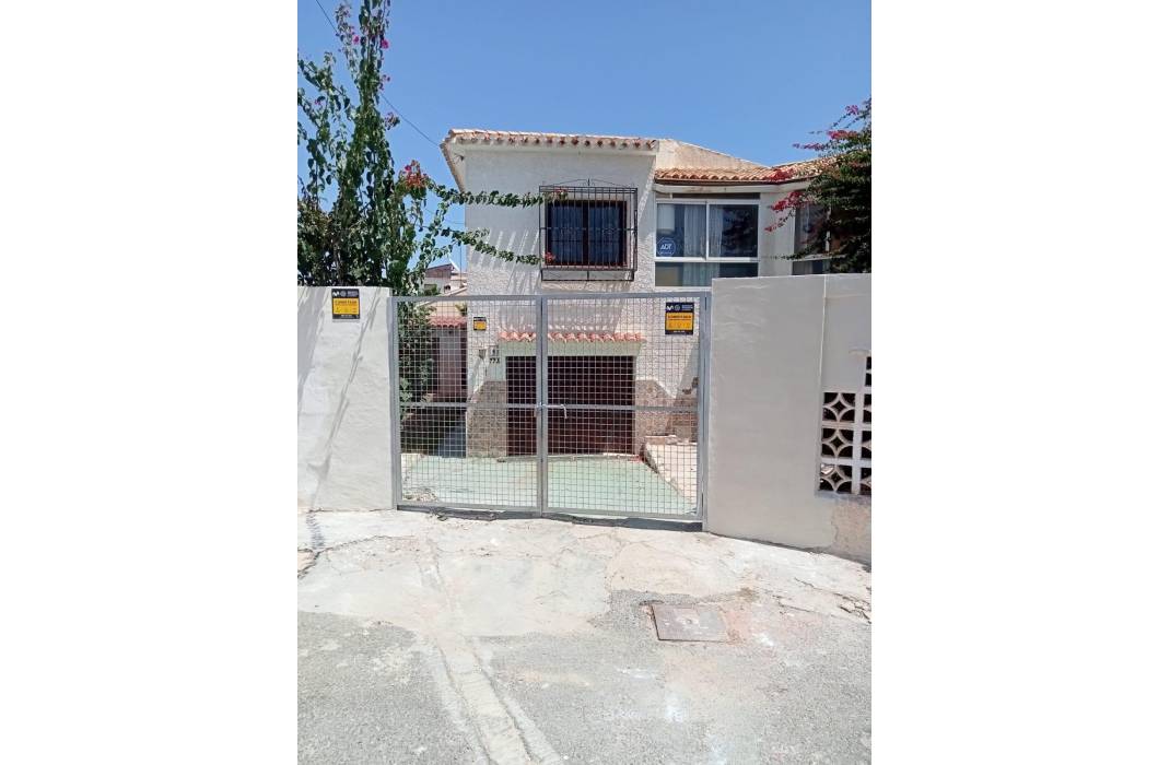 Resale - Villa - Orihuela Costa