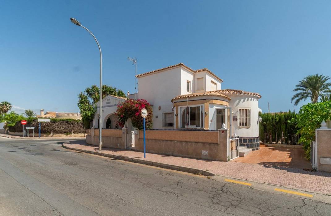 Resale - Villa - Orihuela Costa