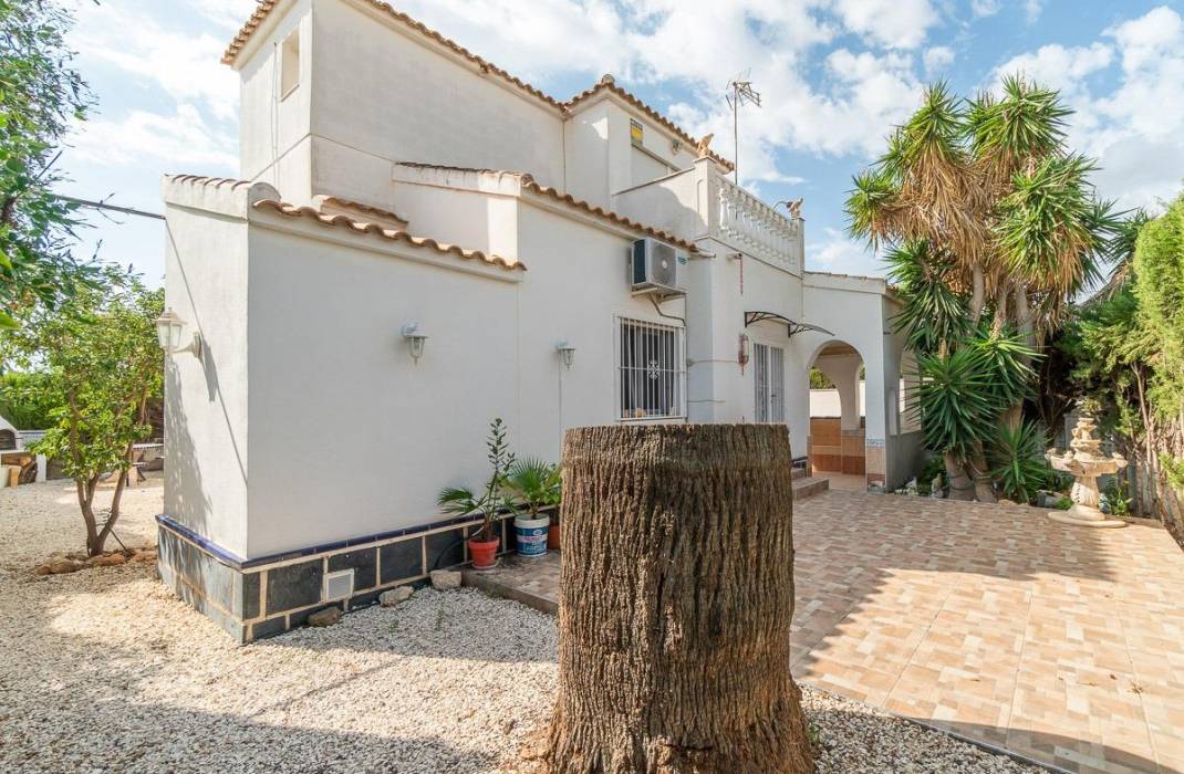 Resale - Villa - Orihuela Costa