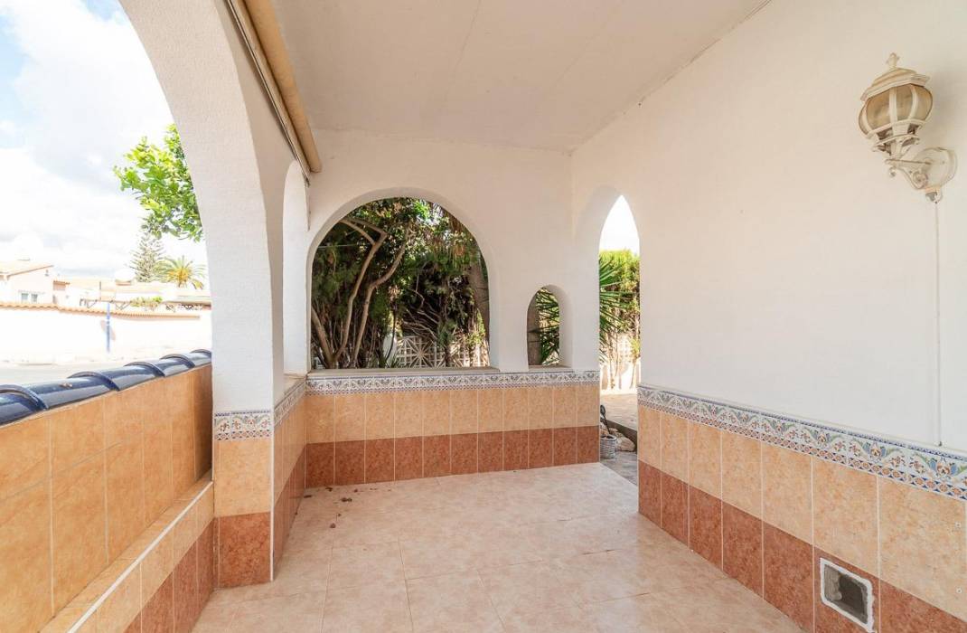 Resale - Villa - Orihuela Costa