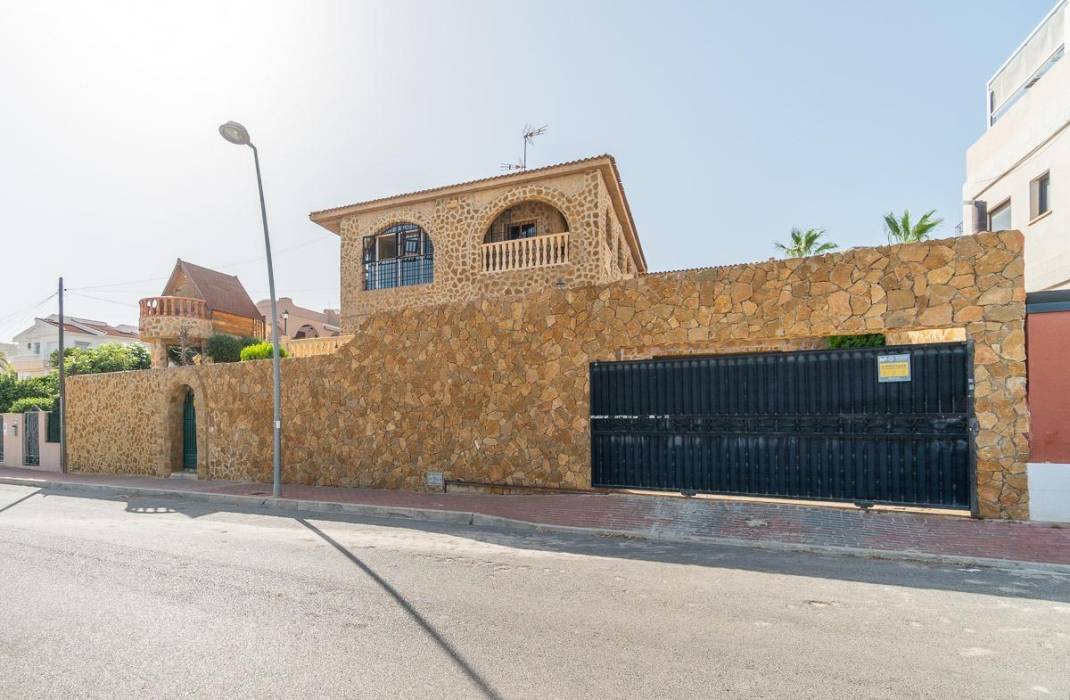 Resale - Villa - Orihuela Costa