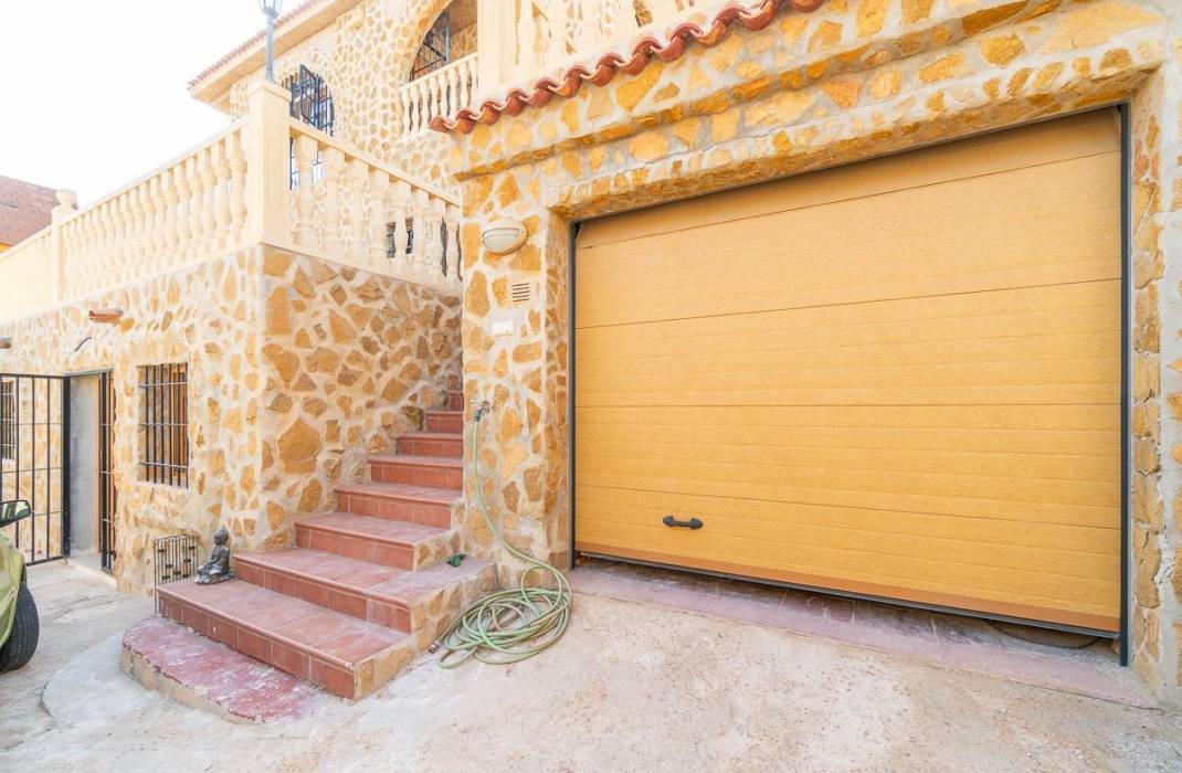 Resale - Villa - Orihuela Costa