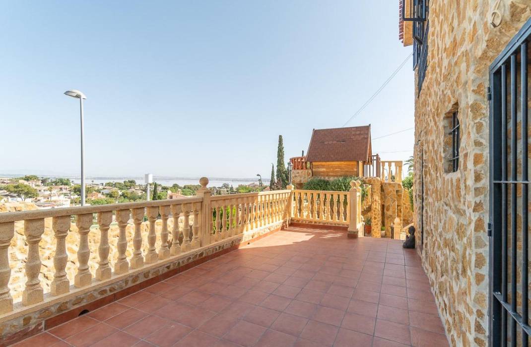 Resale - Villa - Orihuela Costa