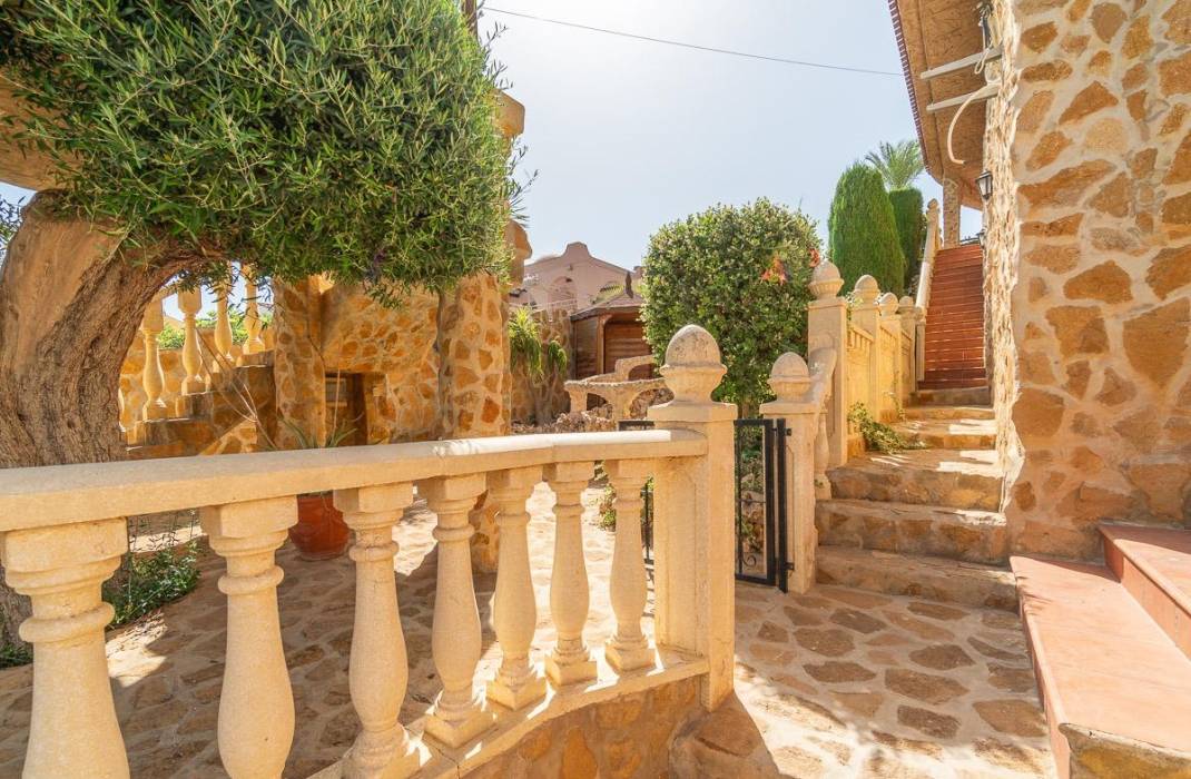 Resale - Villa - Orihuela Costa