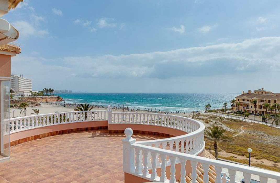 Resale - Villa - Orihuela Costa