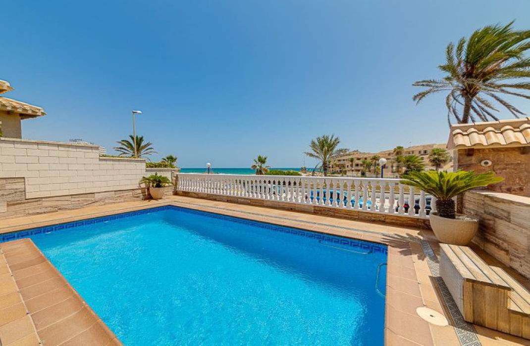 Resale - Villa - Orihuela Costa