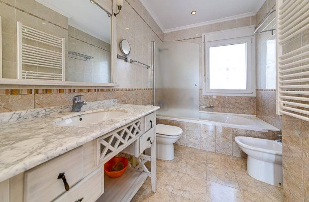 Resale - Villa - Orihuela Costa