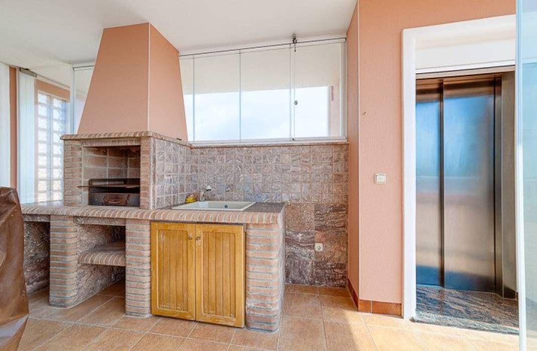 Resale - Villa - Orihuela Costa