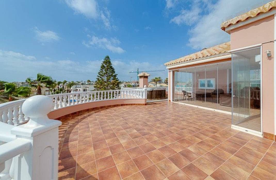 Resale - Villa - Orihuela Costa