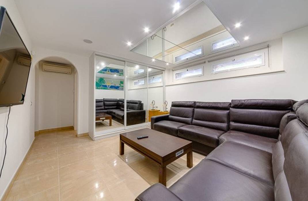 Resale - Villa - Orihuela Costa