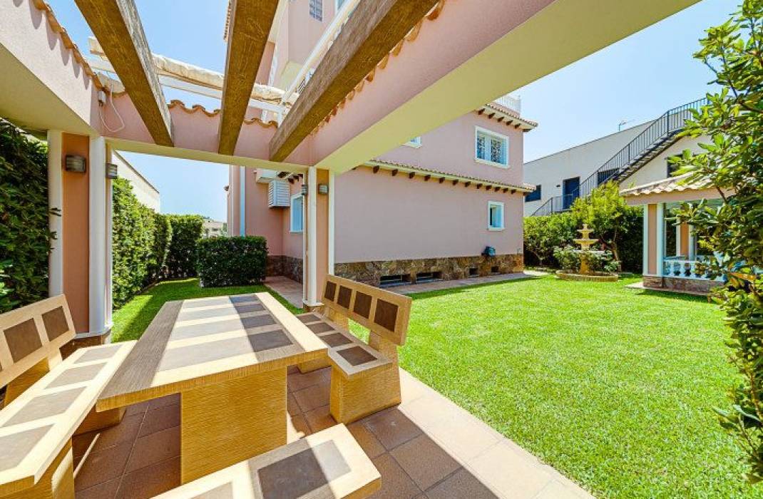 Resale - Villa - Orihuela Costa
