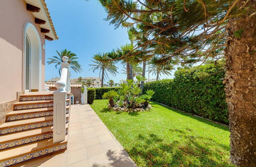 Resale - Villa - Orihuela Costa