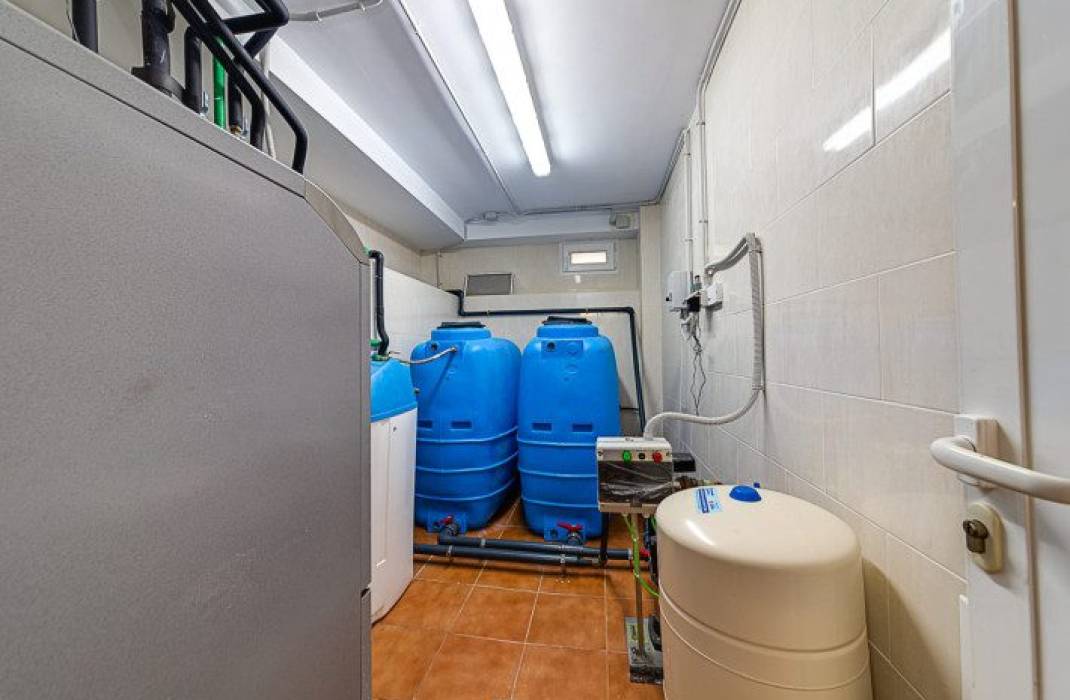 Resale - Villa - Orihuela Costa