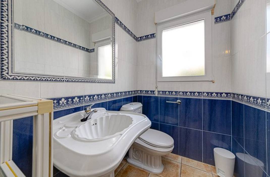 Resale - Villa - Orihuela Costa