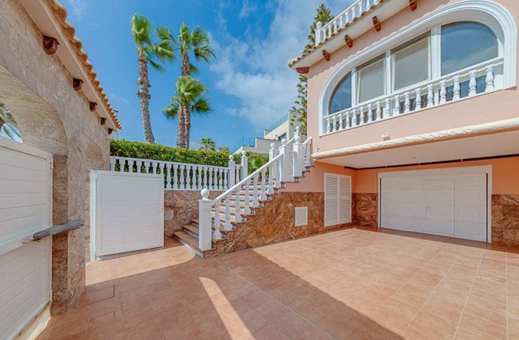 Resale - Villa - Orihuela Costa