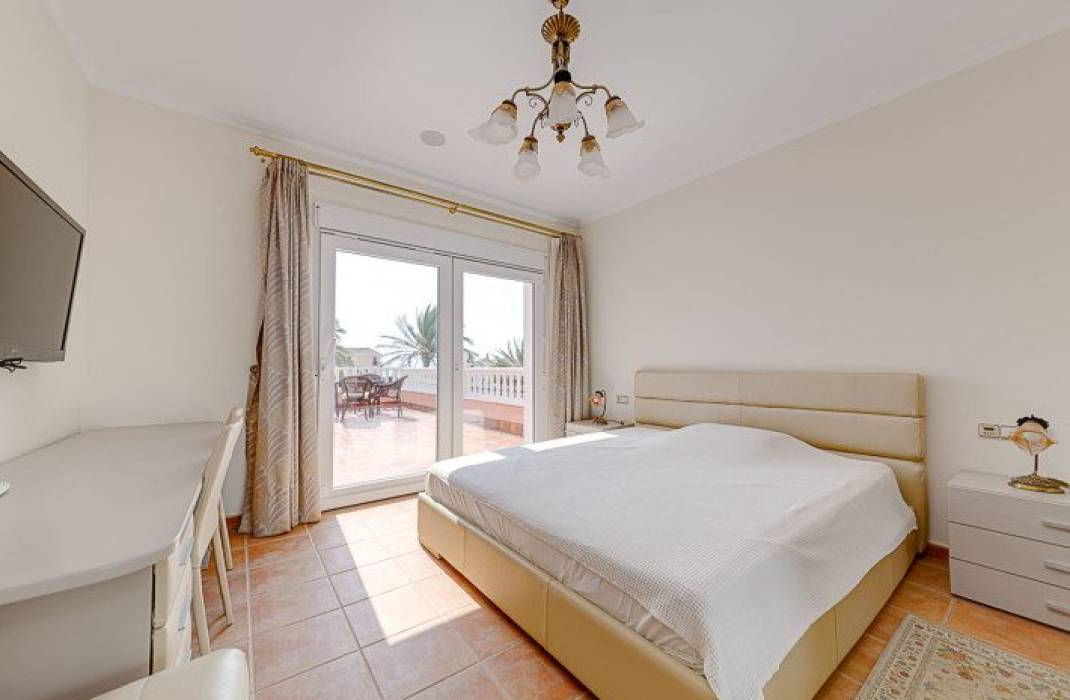 Resale - Villa - Orihuela Costa