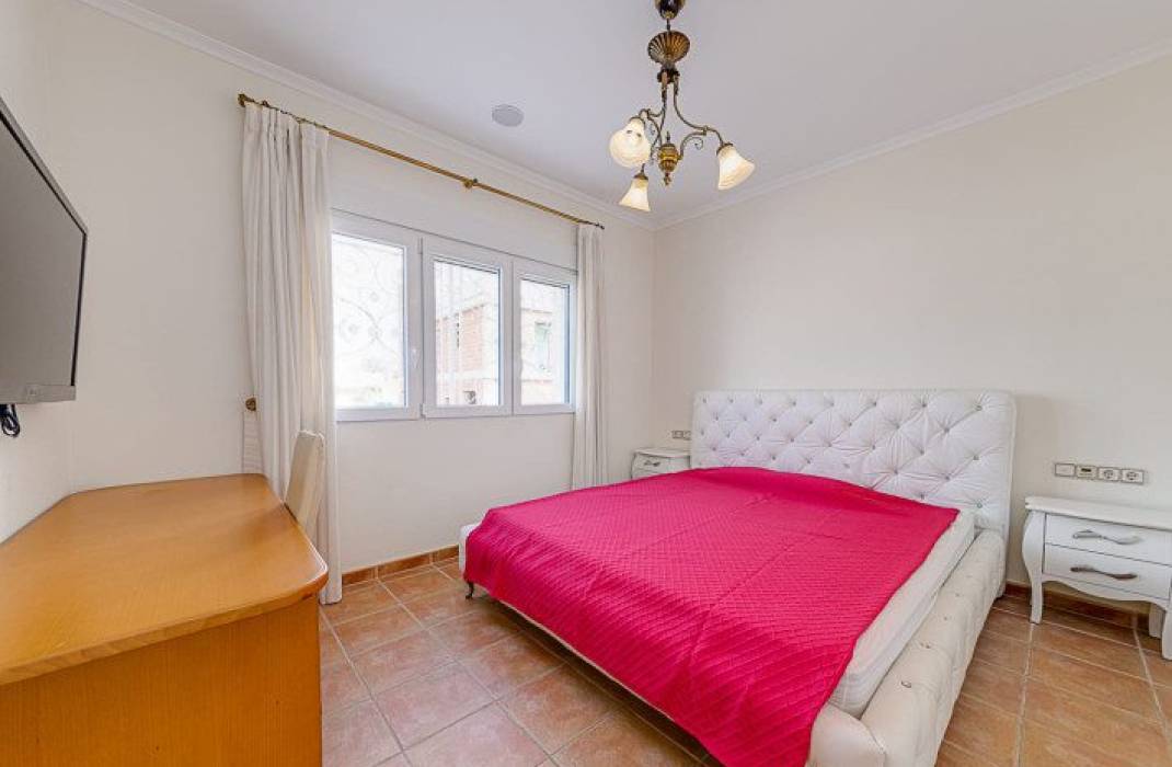 Resale - Villa - Orihuela Costa