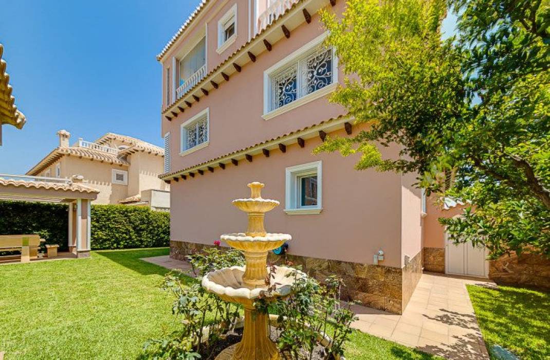 Resale - Villa - Orihuela Costa
